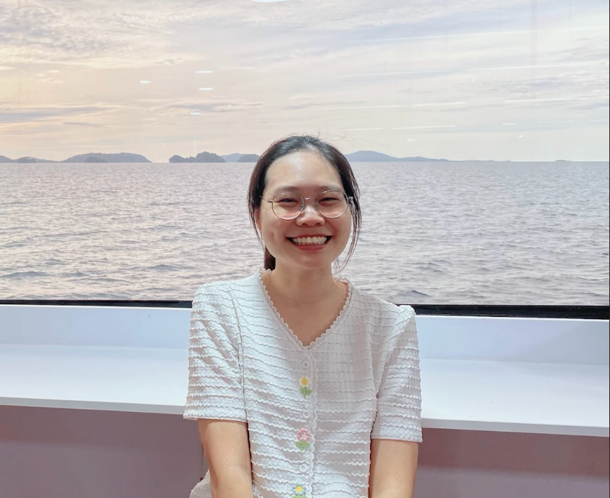 แพทย์หญิงธมลวรรณ ฉัตรเงิน